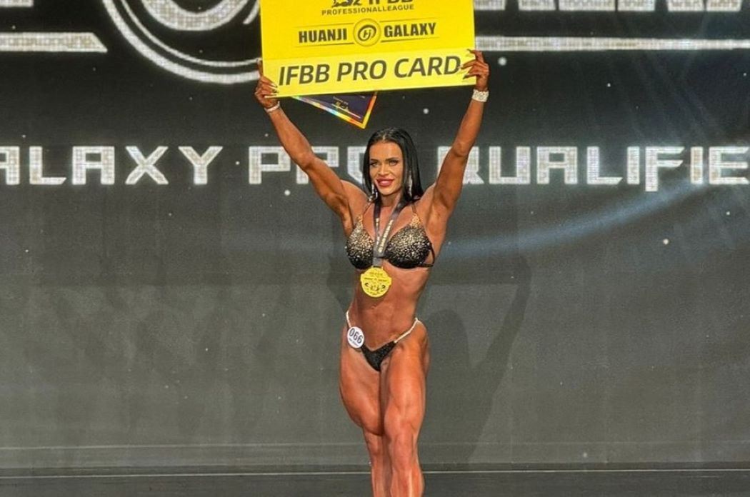 Viktoria Ushakova na soutěži IFBB Huanji Galaxy.