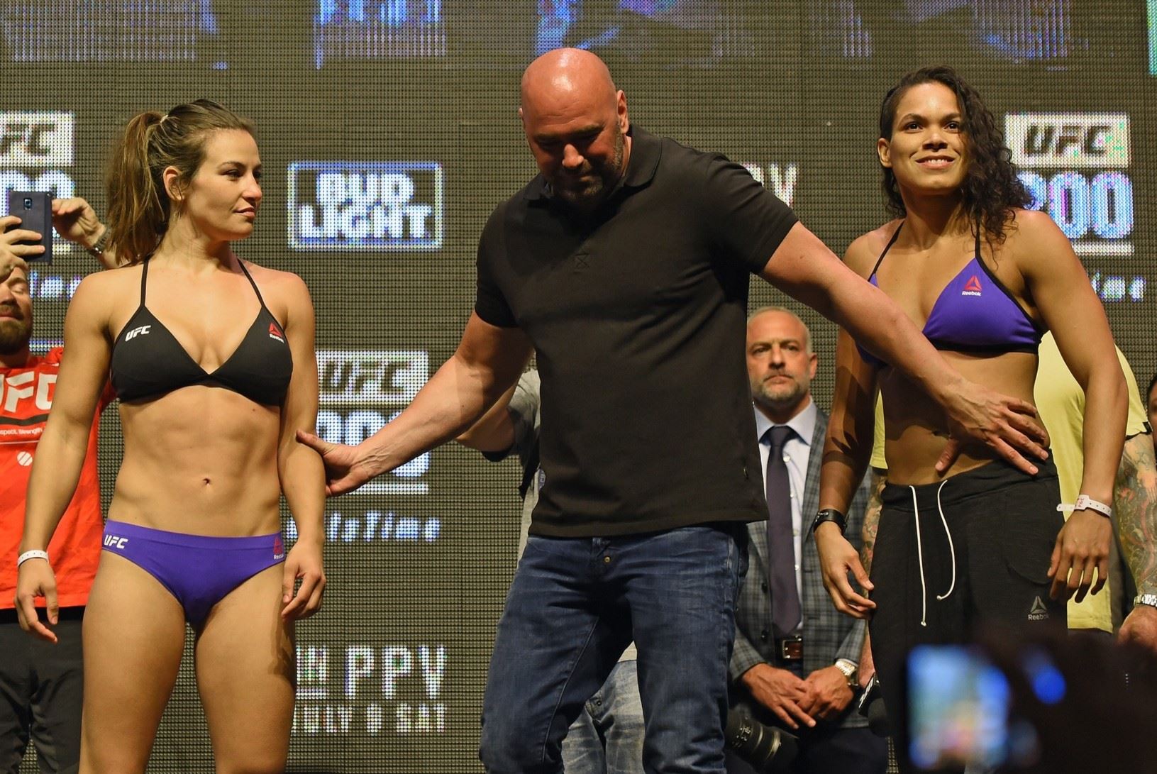 Amanda Nunes už nikdy nepřijde na staredown před zápasem. Ukončila kariéru.