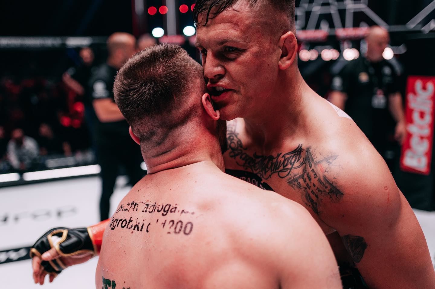 MMA souboj, který si připsal nečekaný moment. Bolestivý. 