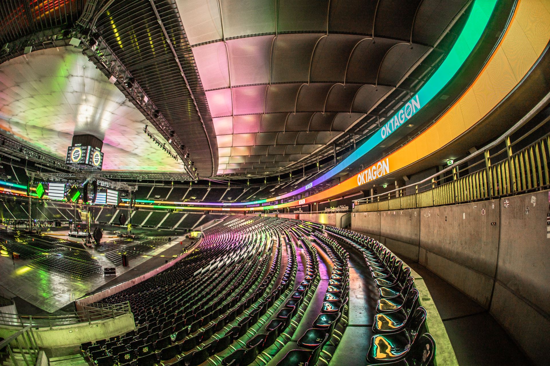 Stadion pro 60 tisíc diváků.