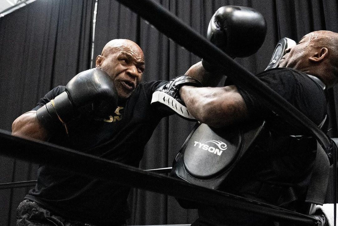 Mike Tyson v tréninku.