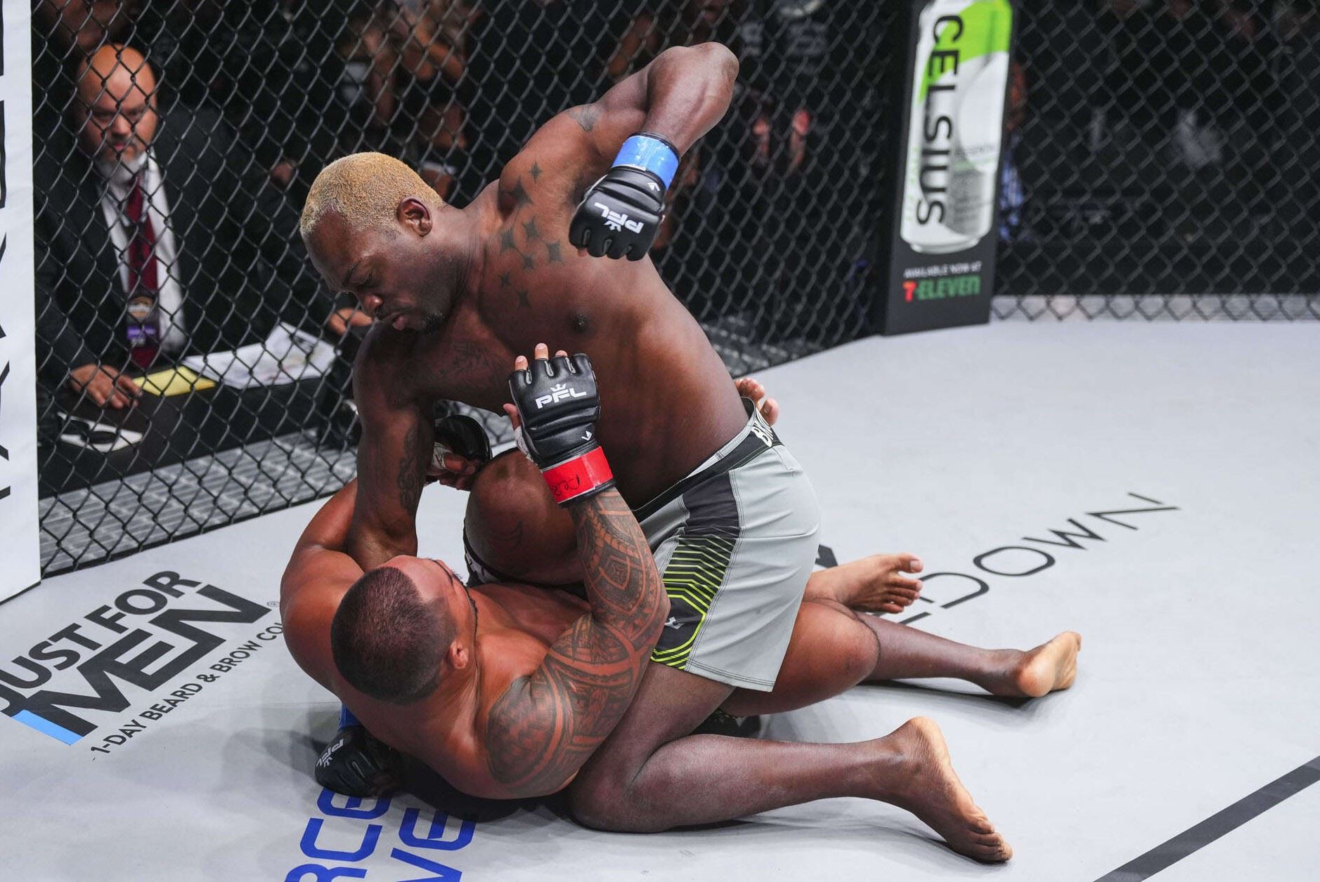 Derek Brunson v akci.