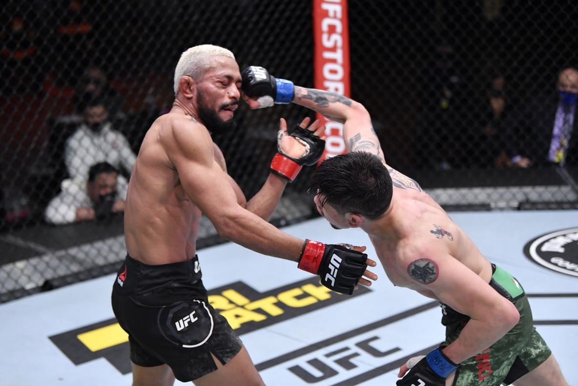 Čtvrtý duel ovládl Moreno a je šampionem UFC.