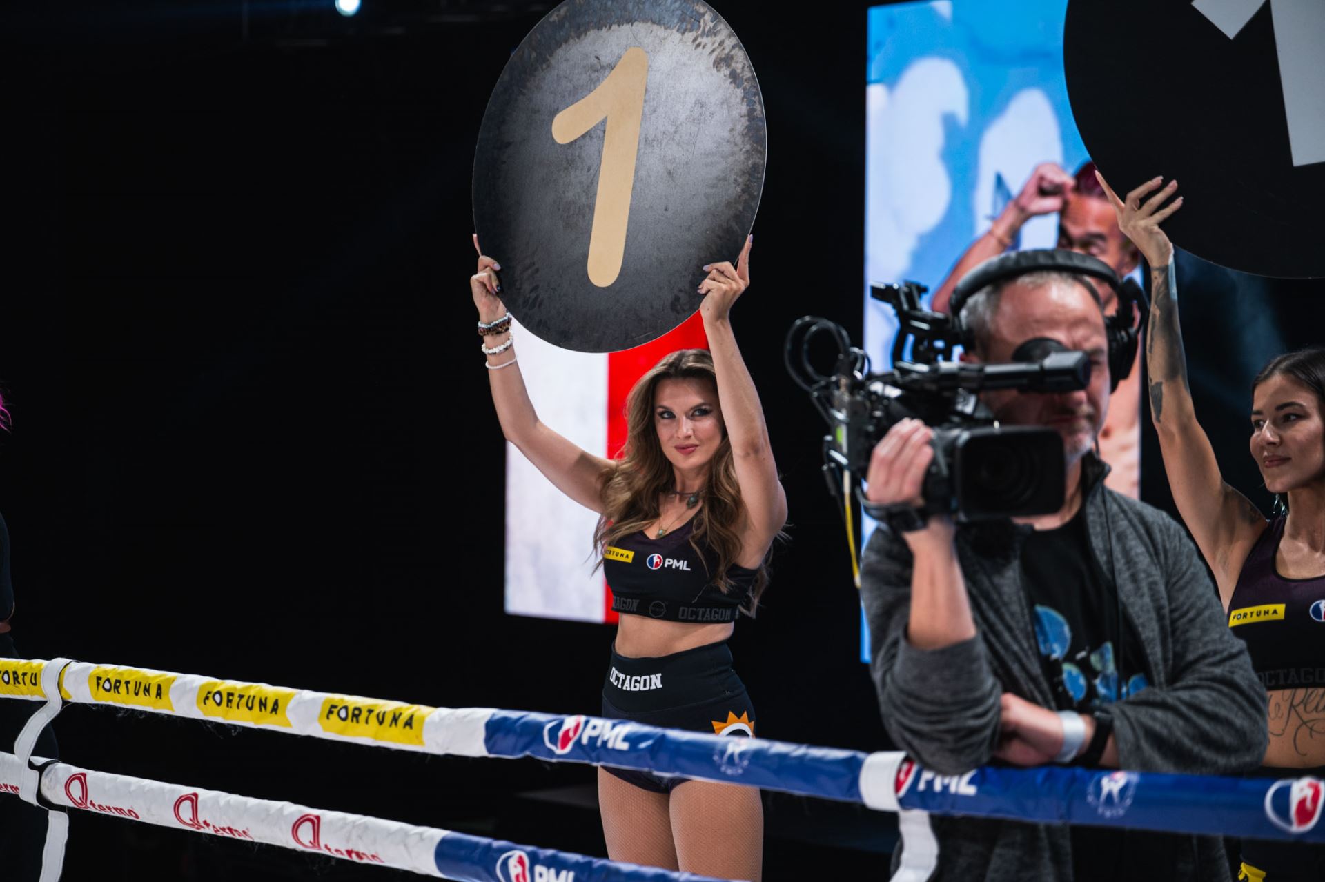 Sobotní PML v Praze, součástí byly i ring girls.