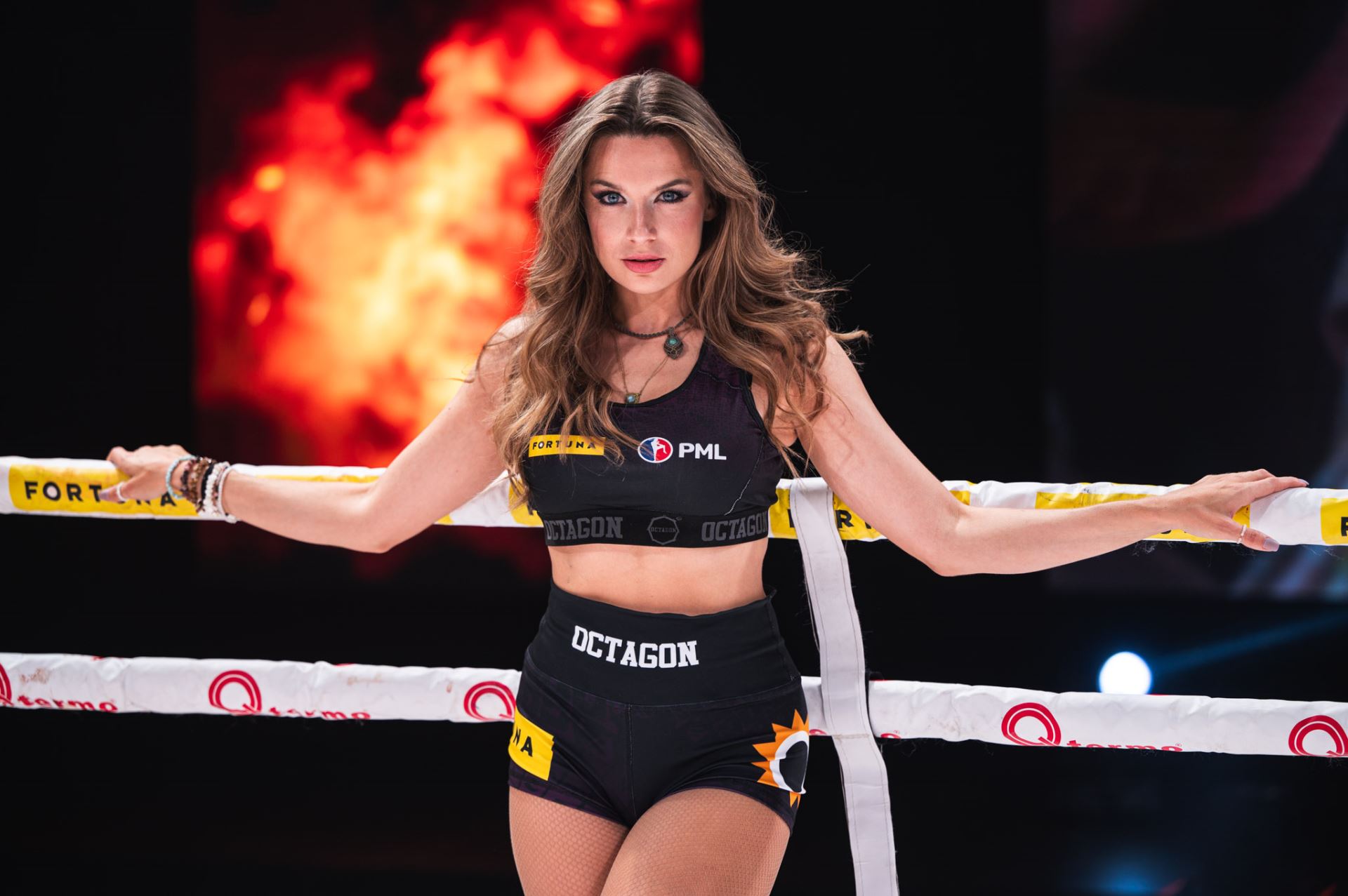 Sobotní PML v Praze, součástí byly i ring girls.