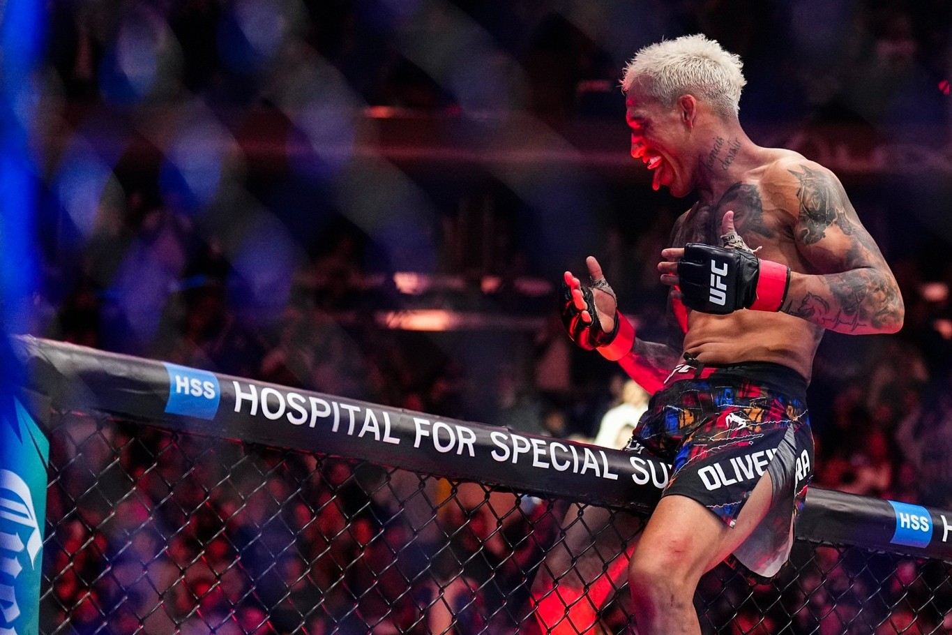 Charles Oliveira.
