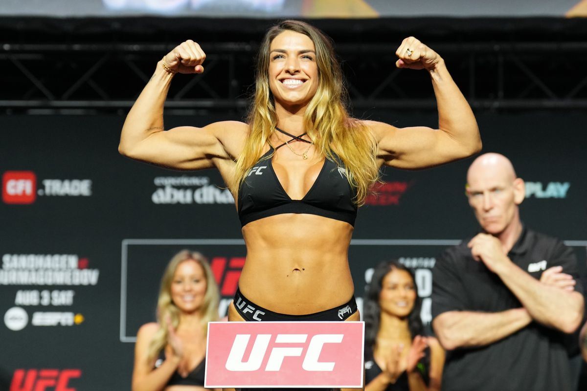 Mackenzie Dern na váze. 