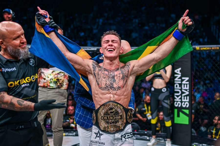 Premiéra jako z partesu. Bývalý král Oktagonu zaválel i v UFC