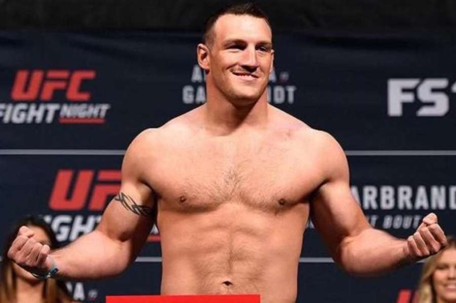 Bojovníci UFC se podělili o to, jak pod dohledem komisařů skončili u piva