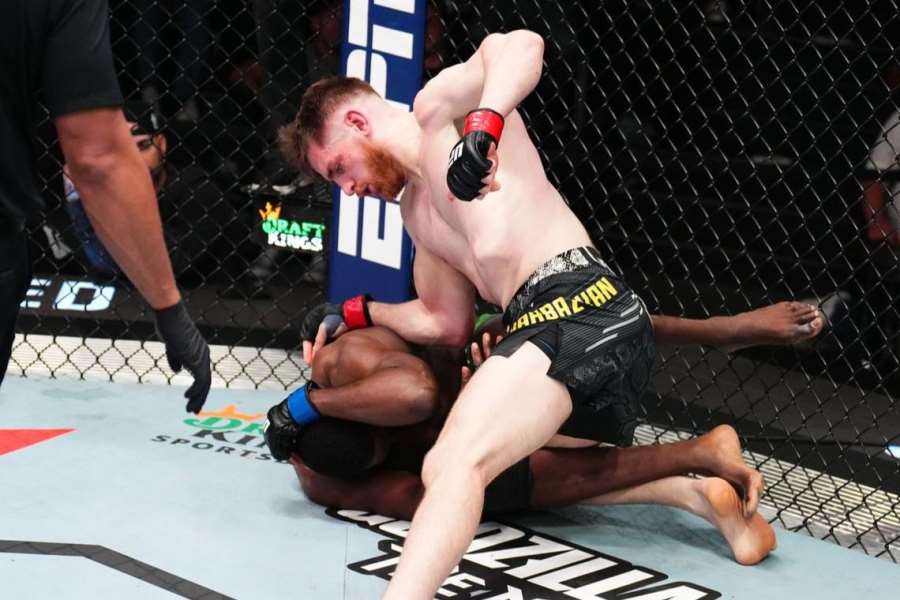 Fantastický comeback v UFC. Americký tvrďák poslal krajana k zemi