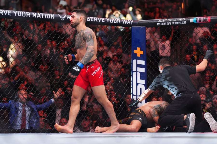 Vzývání Boha a velebení nového krále UFC. Neporažený válečník okouzlil světovou scénu