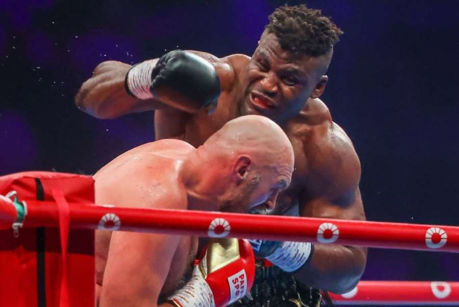 Fury usvědčen z ilegálního úderu. Nemůžu uvěřit, že to udělal, soptí Ngannou