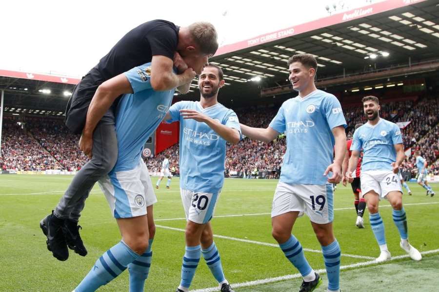 Bývalý boxerský šampion skočil na hvězdu Manchesteru City