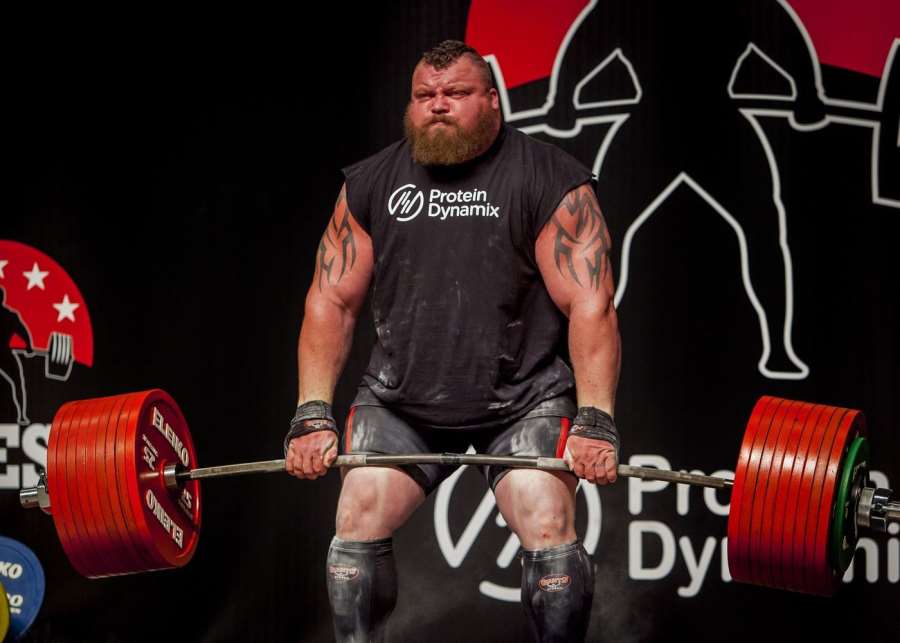 Jak můžeš být tak hloupý. Silák Eddie Hall sklidil tvrdou kritiku za trénink svého syna