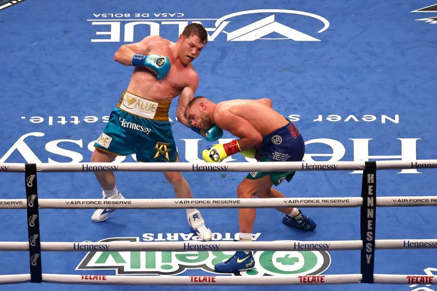 Jsi vagína! Ostuda boxu, ukončil jsi to jak psí fena. Rozmlácený šampion sklízí posměch