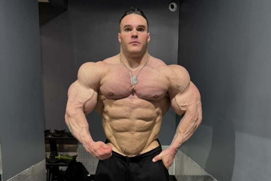 Mutant mezi kulturisty váží 140 kg. Všichni řeší jeho ruce