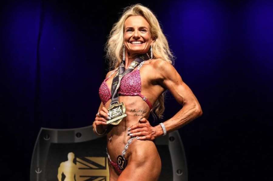 Za vše vděčím své trenérce, říká 52letá šampionka v bikini fitness