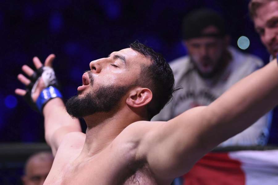 Usínal s vědomím, že se nemusí probudit, nyní se vrací do UFC. Američan zvládl životní boj