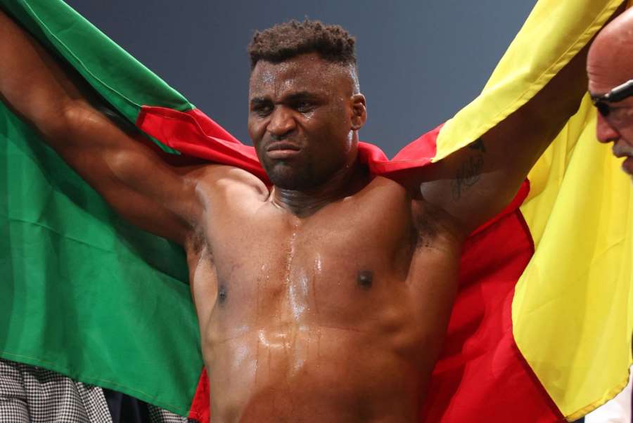 Zápas gigantů žije. Ngannou po demolici ukázal na krále UFC 