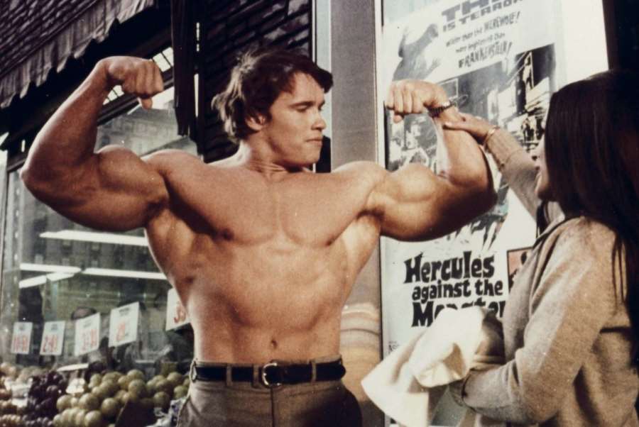 Schwarzenegger a jeho svaly v 15 letech. Hubený kluk, dnes světová legenda