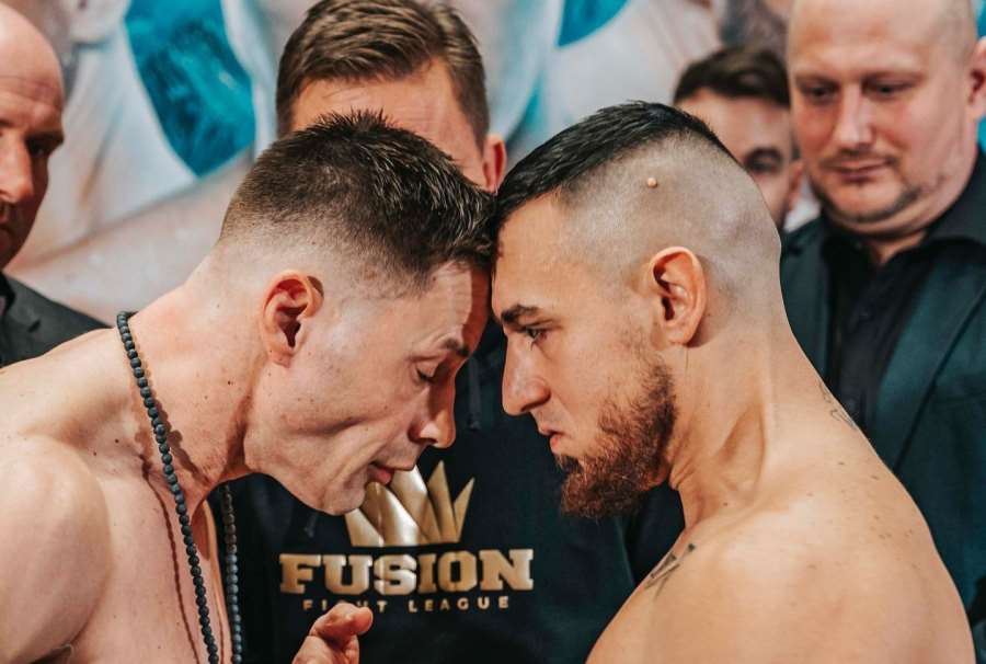 Boxeři v Brně dostali upozornění, aby se staredown nepřehoupl do rvačky